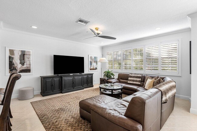 Building Photo - 5580 NE Trieste Way