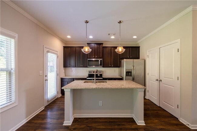 Building Photo - 221 Winterset Cir