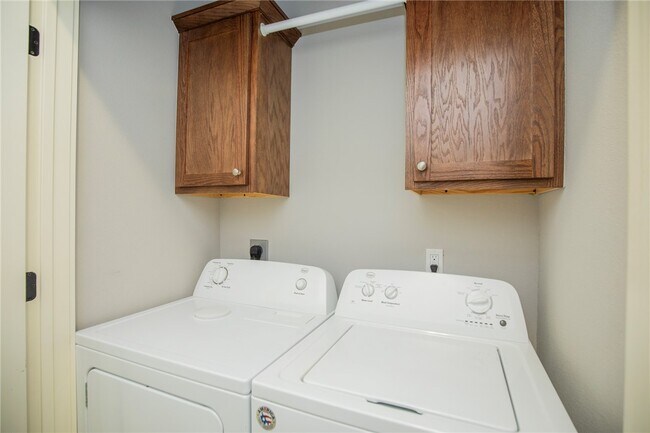Building Photo - 116 Alder St
