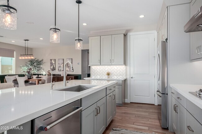 Building Photo - 11353 N Luckenbach St