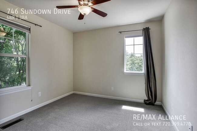 Building Photo - 746 Sundown Dr
