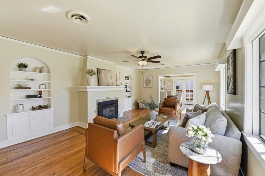 Living room - 181 College Way