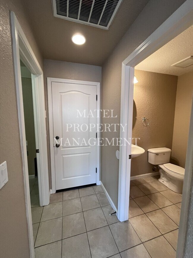 Building Photo - Move in Special see ad