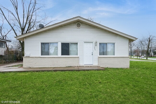 Primary Photo - 363 Winnebago St