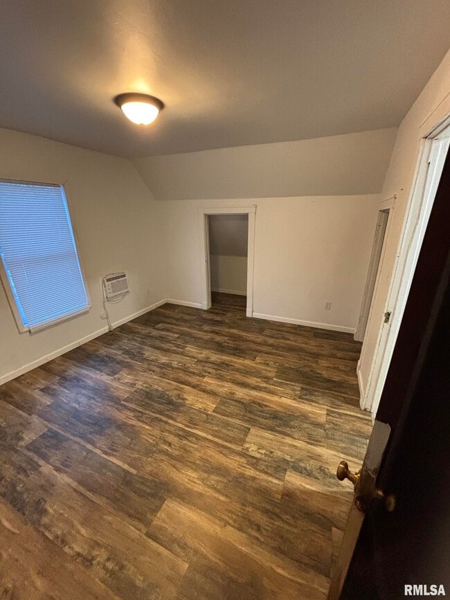 Building Photo - 707 E Nebraska Ave