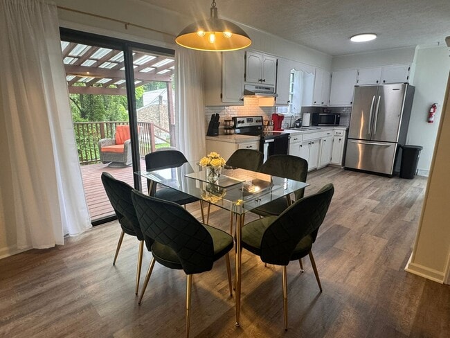 Building Photo - Newly Renovated 3bed/1.5bath