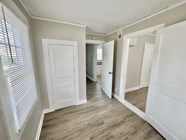 Building Photo - 3472 Hadley Rd