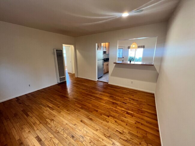 Building Photo - 647 Santa Clara Ave