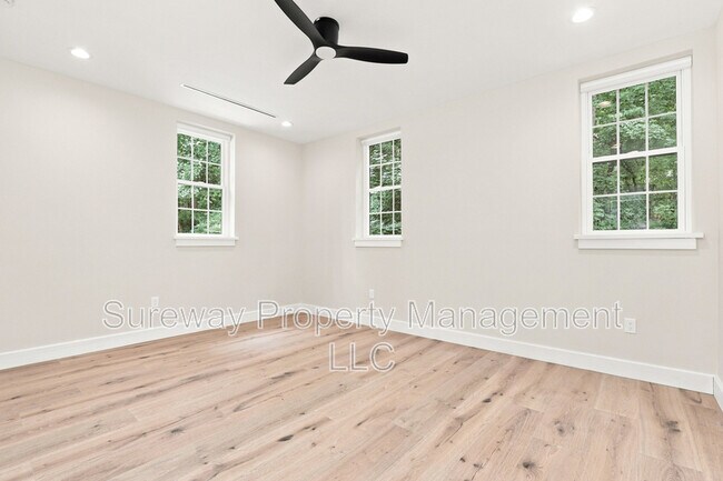 Building Photo - 5565 Pennell Rd
