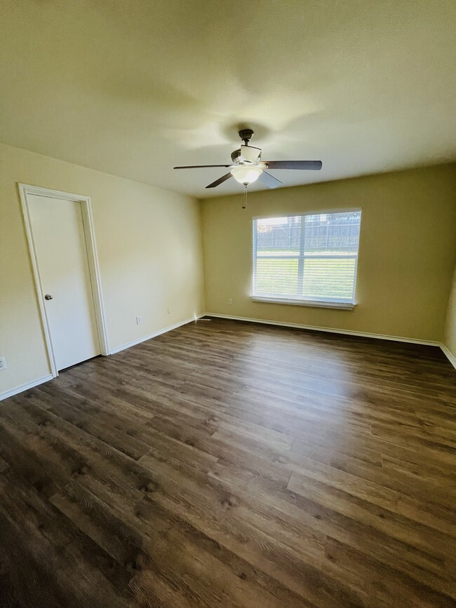 Master Bedroom - 2009 Bowie Ln