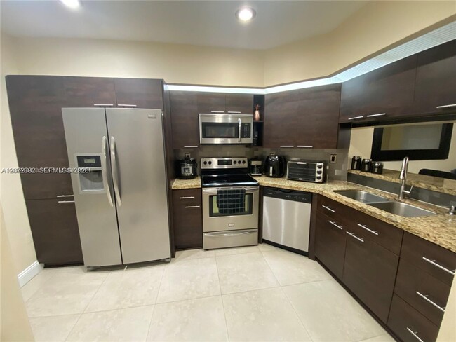 Building Photo - 8806 SW 130th Ct