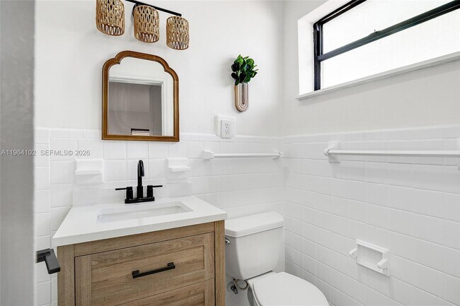 Building Photo - 1275 Marseille Dr