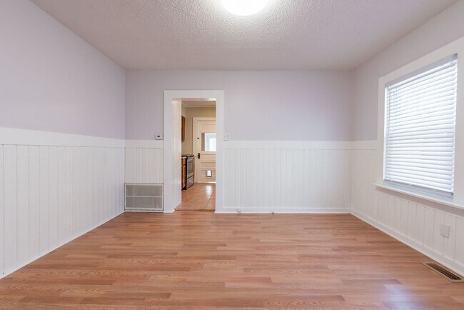 Building Photo - Available May 15!