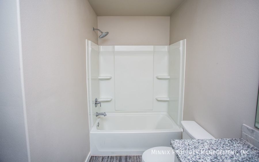 Building Photo - 1924 Langford Ave