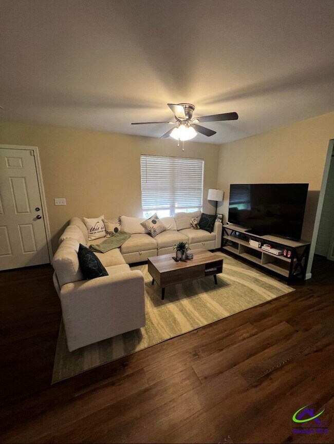 Building Photo - 225 Addison Ln