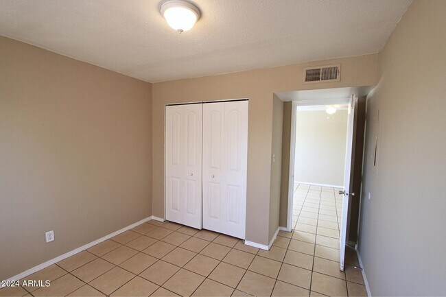 Building Photo - 2747 E Chipman Rd