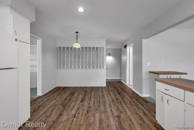Building Photo - 20195 River Oaks Dr