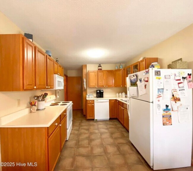 Building Photo - ***MOVE-IN SPECIAL*** $500 OFF OF YOUR FIRST MONTH'S RENT AND APPLICATION FEES WAIVED UPON APPROV...