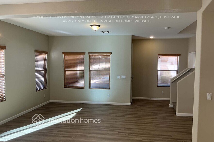 Building Photo - 5858 E Hoover Ave