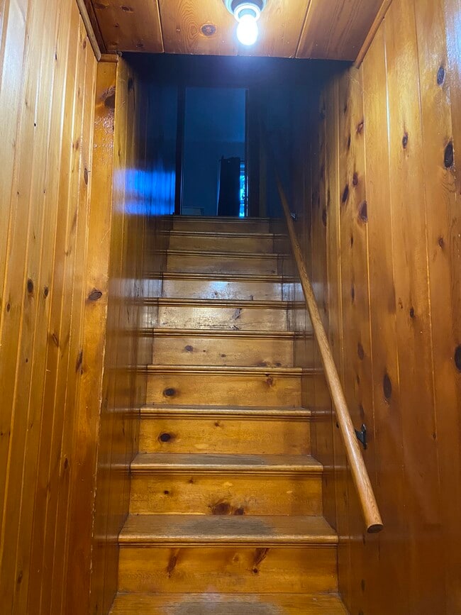Building Photo - 458 N 6th St