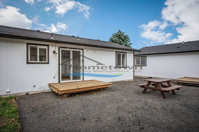Building Photo - 1804 E Coeur D Alene Ave
