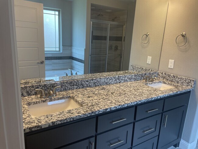 Building Photo - 1800 Sunrise Cir