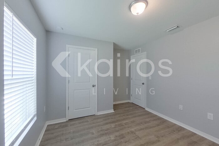 Building Photo - 4204 East 5th Street
