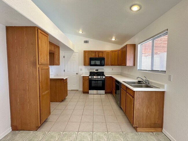 Building Photo - 6582 W Hershey Wy