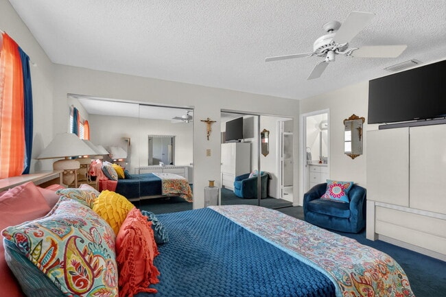 Building Photo - 6357 Overland Dr