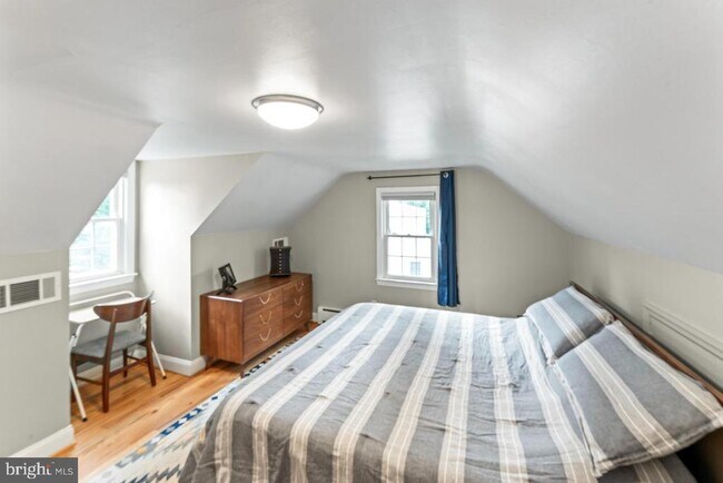 Building Photo - 7312 Poplar Ct