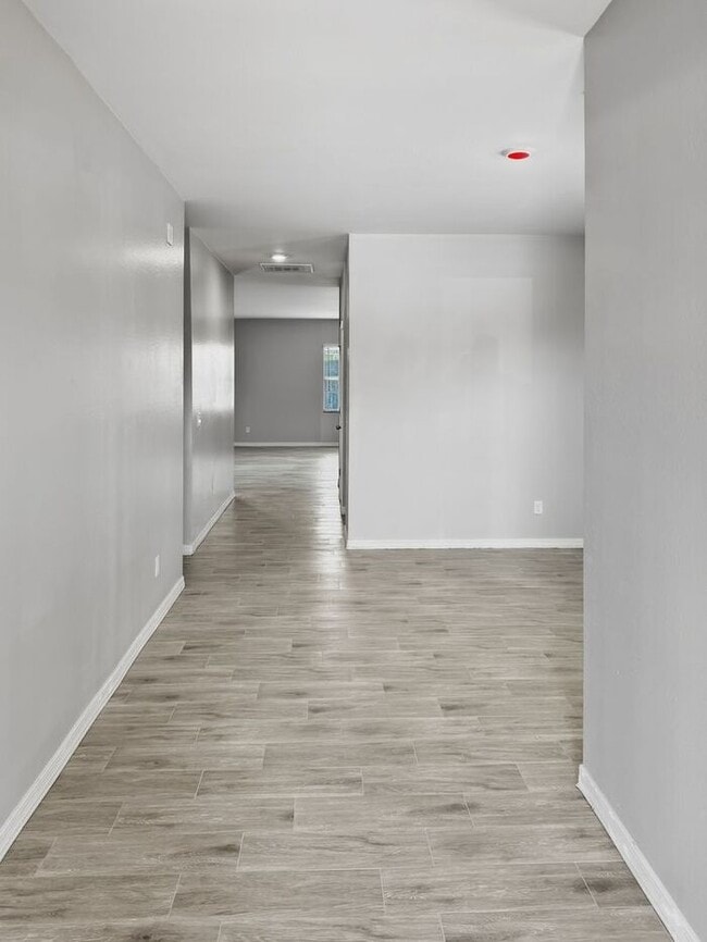 Building Photo - Home in Litchfield Park at Canyon Views! 5bd 4.5ba