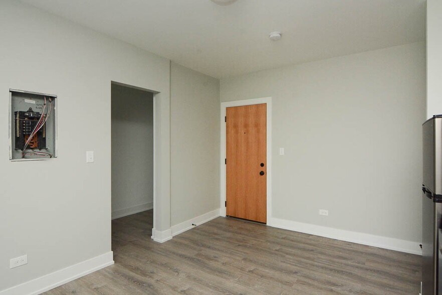 Building Photo - 445 W Belden Ave