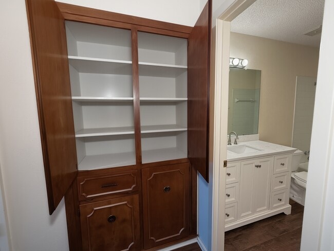 Building Photo - 925 Boone Dr