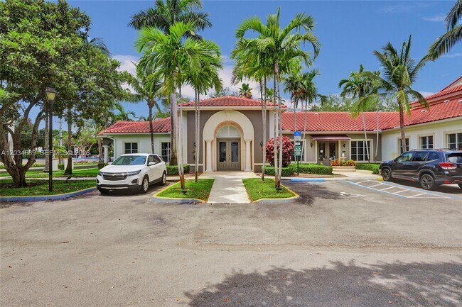 Building Photo - 6841 SW 44th St