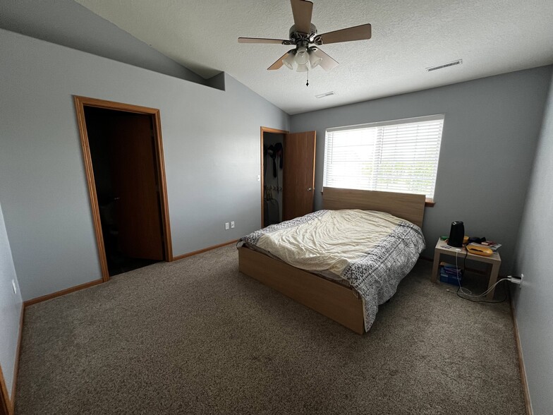 Master bedroom - 248 Alydar Dr