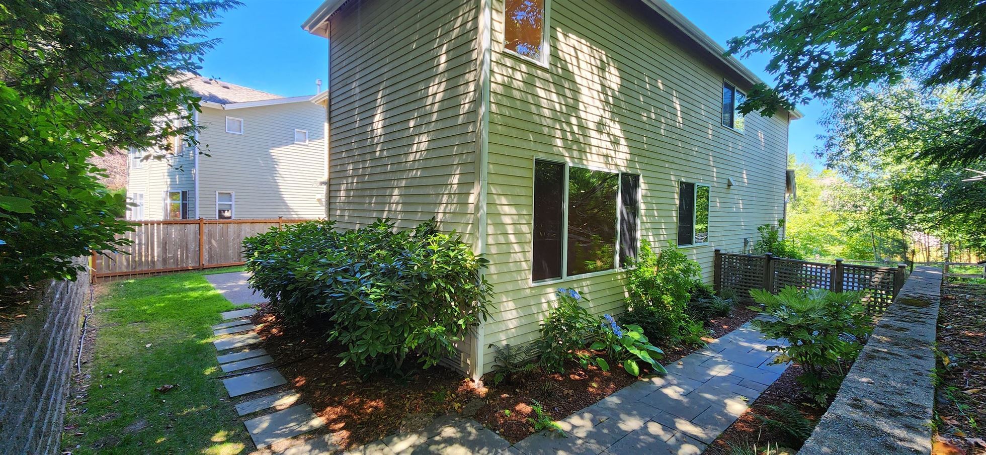 Building Photo - 23517 SE 49th St
