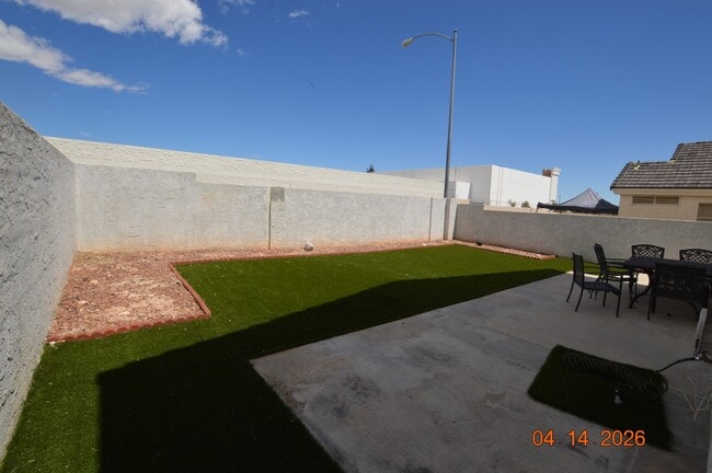 Building Photo - 9330 Cool Creek Ave