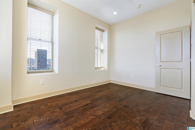 Building Photo - 2024 2nd Ave N