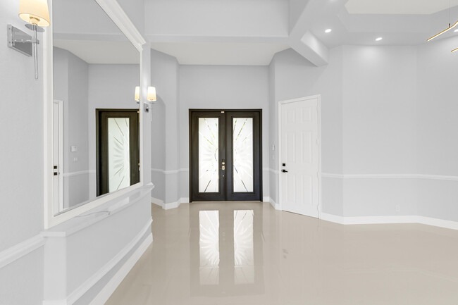 Building Photo - 1256 Beacon Cir