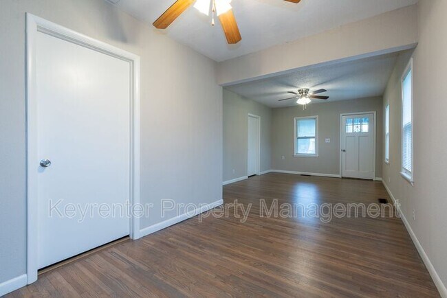 Building Photo - 526 S 39th W Ave