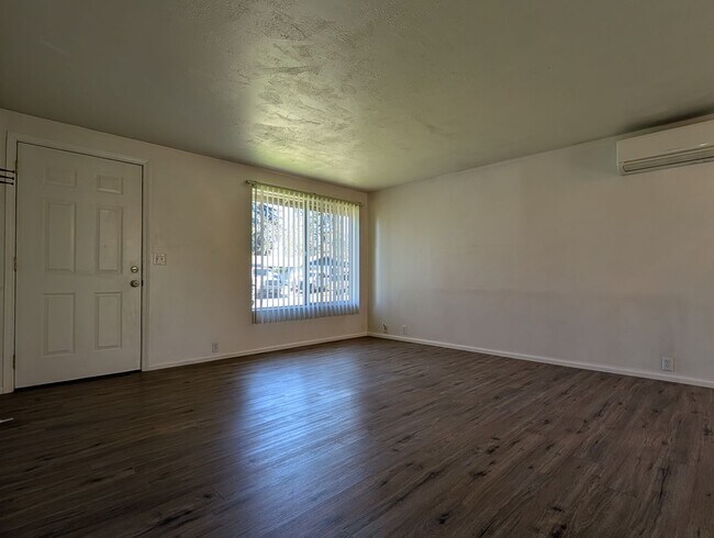 Building Photo - Great 3-Bed/1-Bath Home In Santa Clara Area!