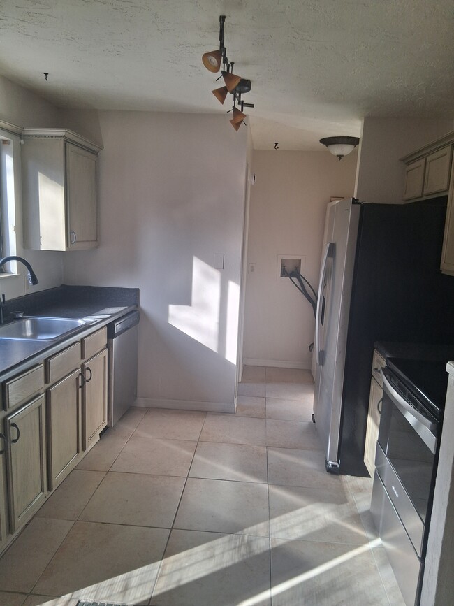 Building Photo - 322 Canal Rd