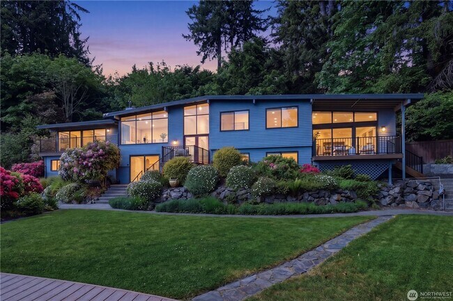 Building Photo - Peaceful home retreat with lake view