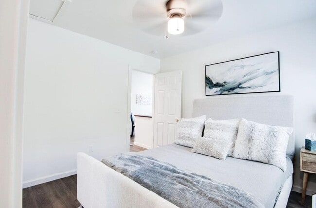 Building Photo - 933 Hackberry Ave