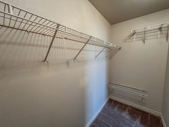 Building Photo - 2156 Summer Home St