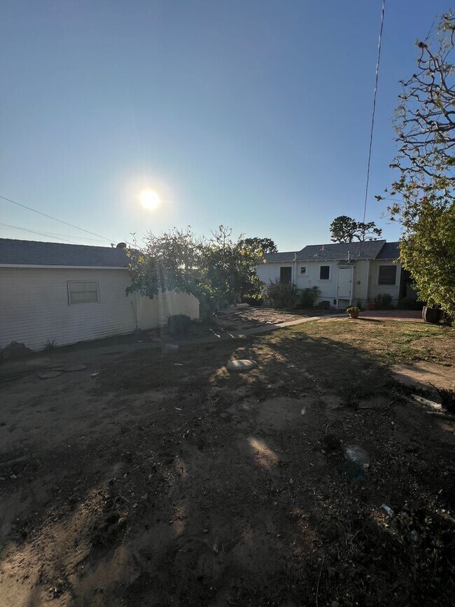 Building Photo - Laguna Beach Cottage Home 2 Bed 1 Bath