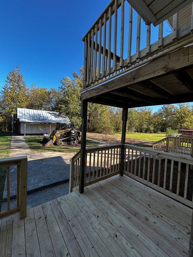 Building Photo - Spacious 4 bed, 2 bath home! Located minut...