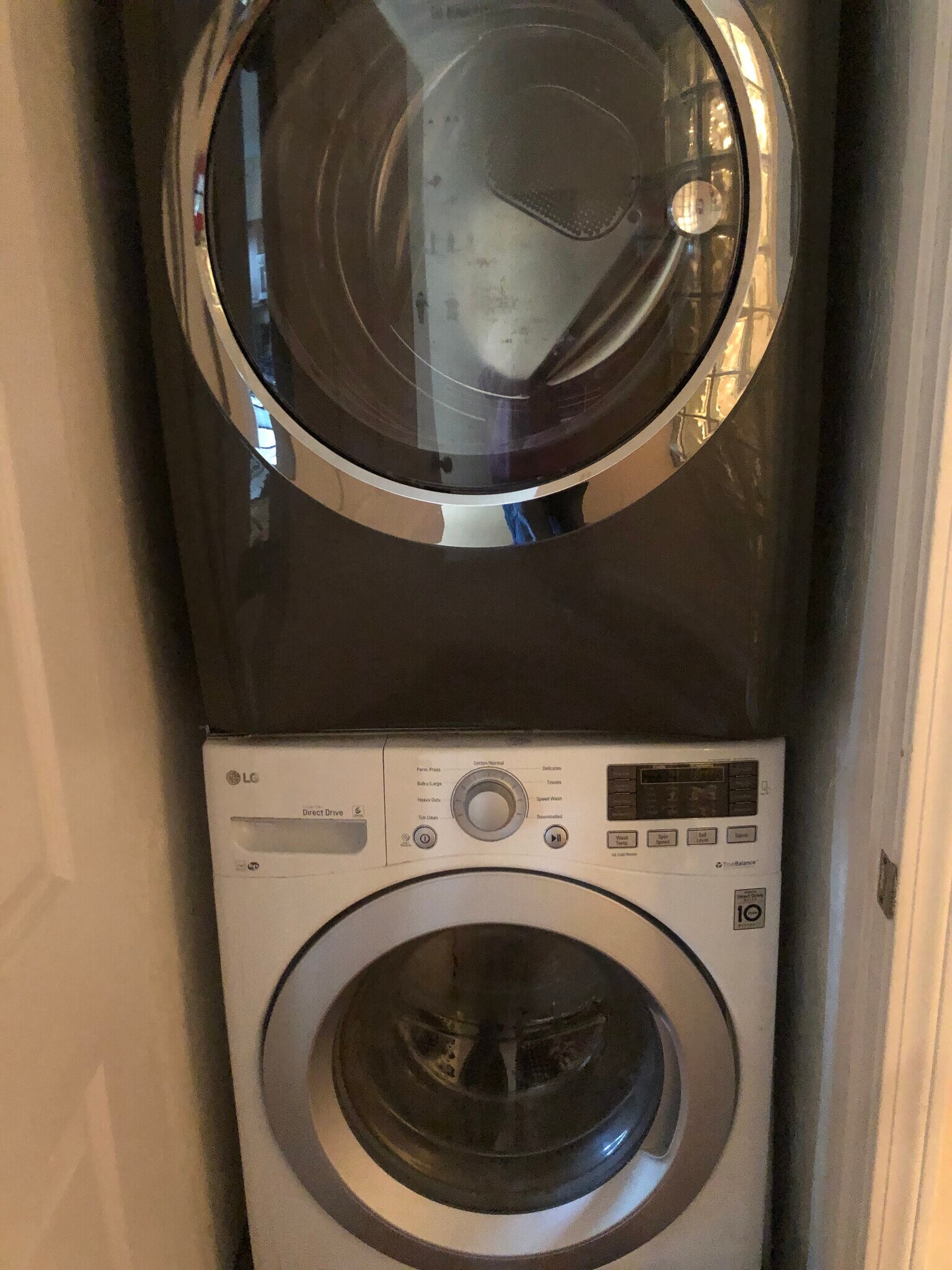 Building Photo - 30 Circuit St