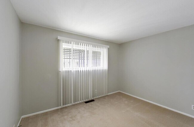 Building Photo - 6558 Crown Blvd