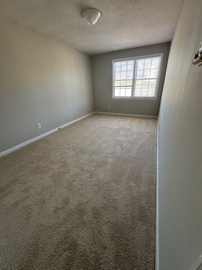 Building Photo - Located in the Heart of Evans